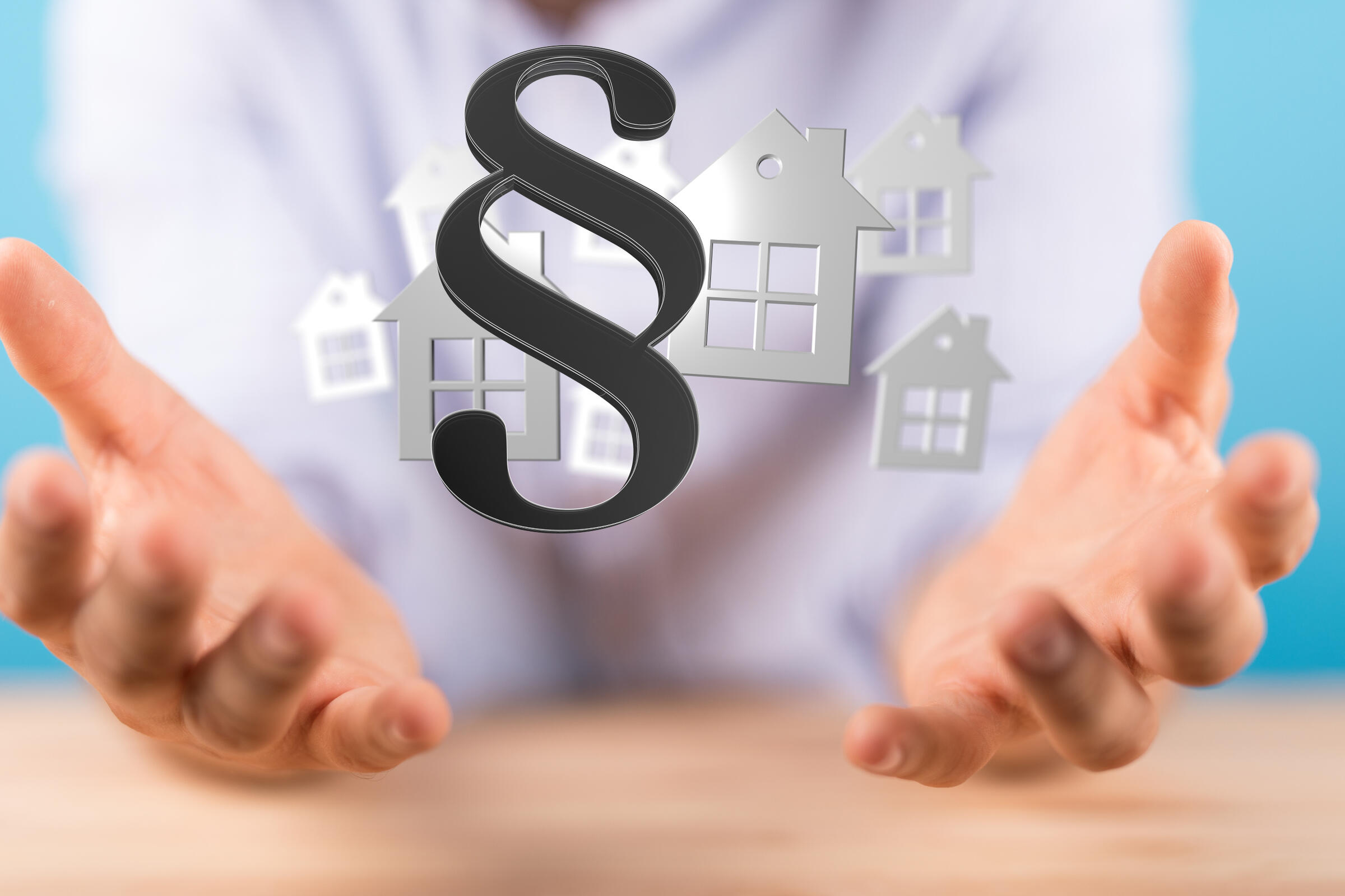 Makler übergibt Schlüssel